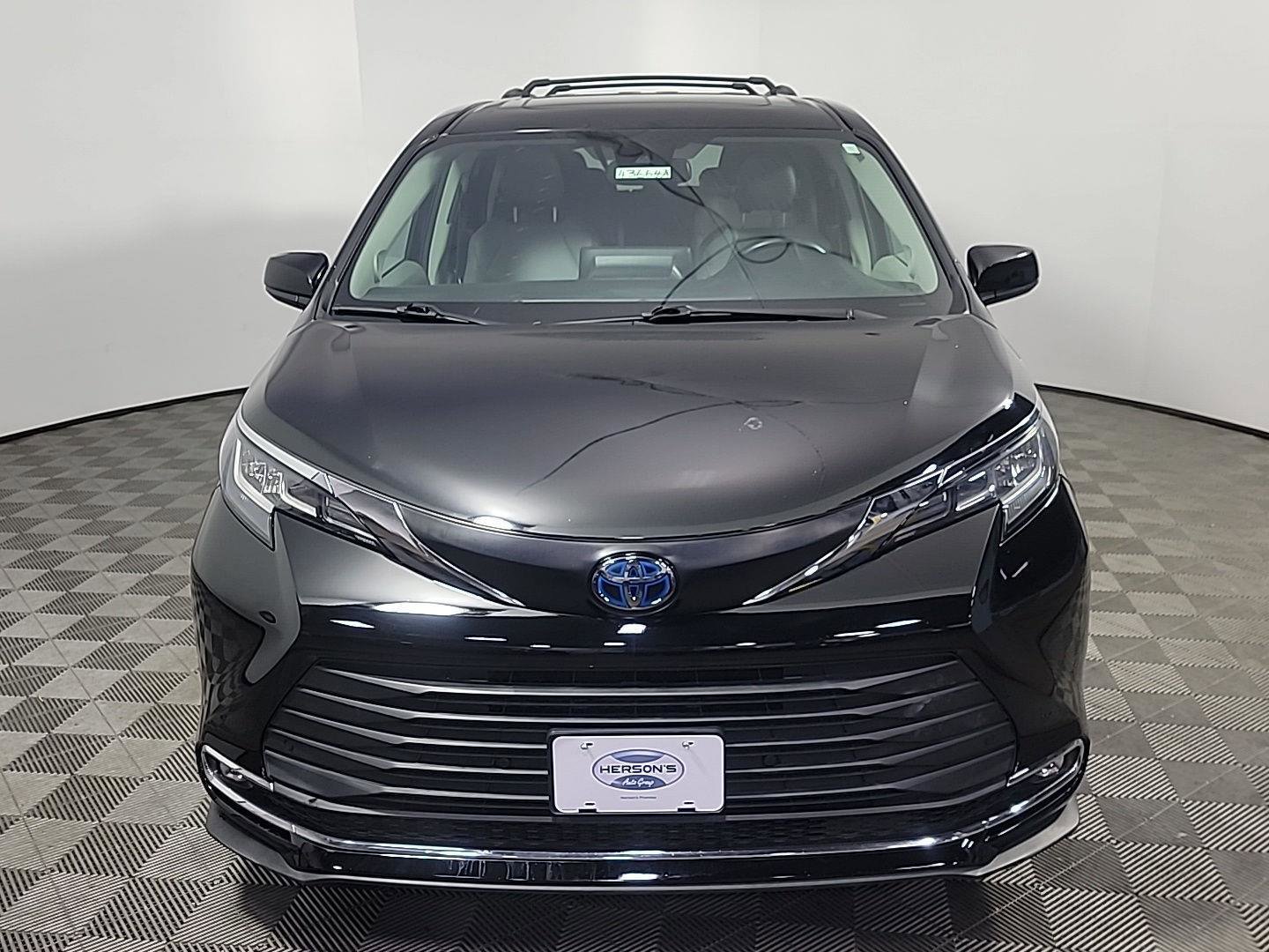 Used 2022 Toyota Sienna XLE w/ XLE Plus Package image 13