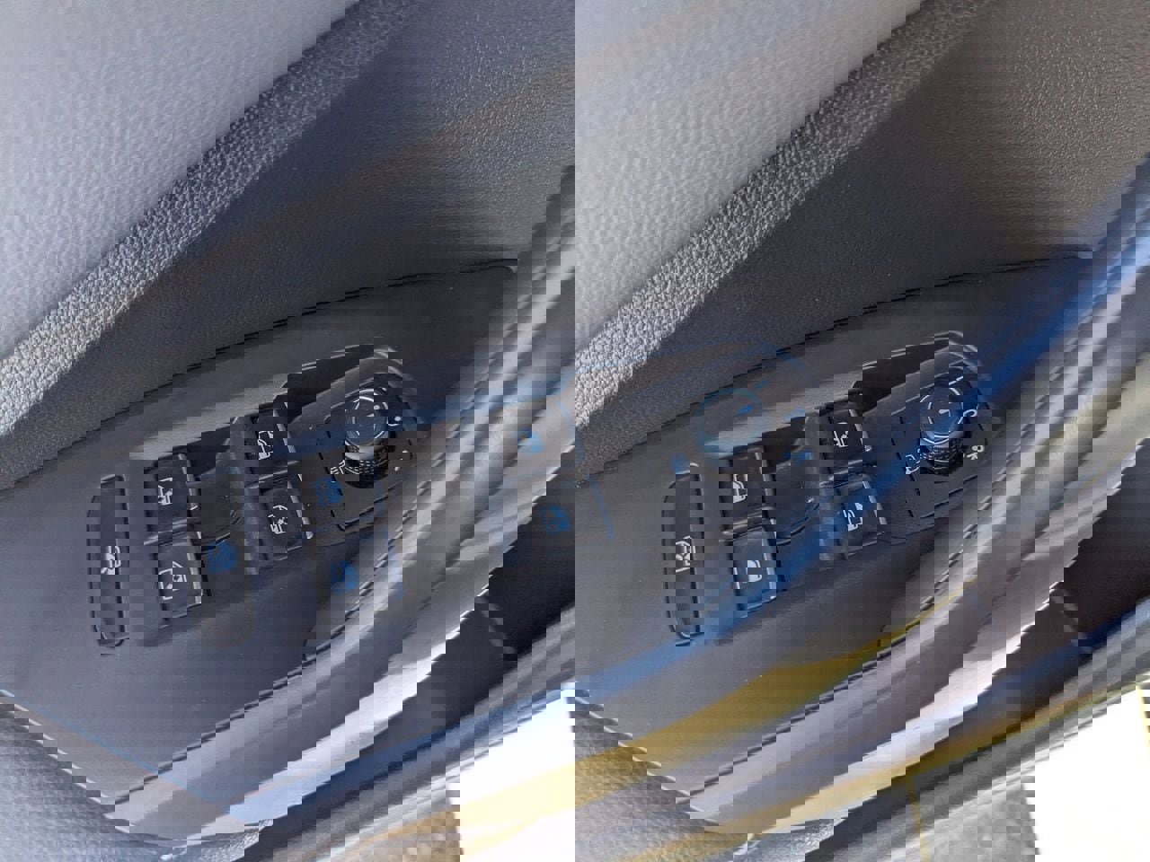 Used 2025 Volkswagen Jetta SEL image 29