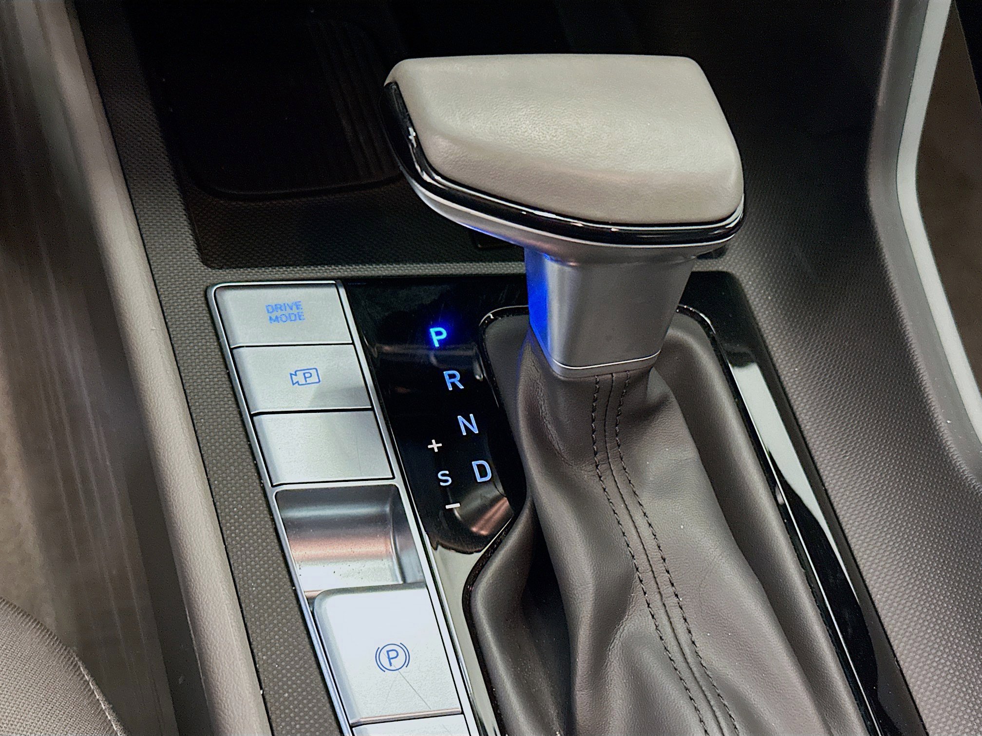 Used 2025 Hyundai Elantra SEL image 25