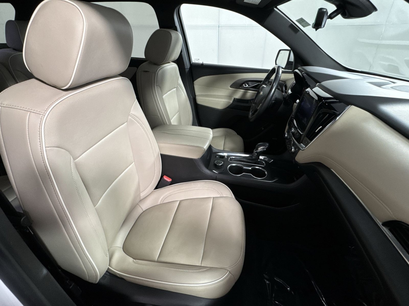 Used 2022 Chevrolet Traverse Premier AWD/4WD image 28