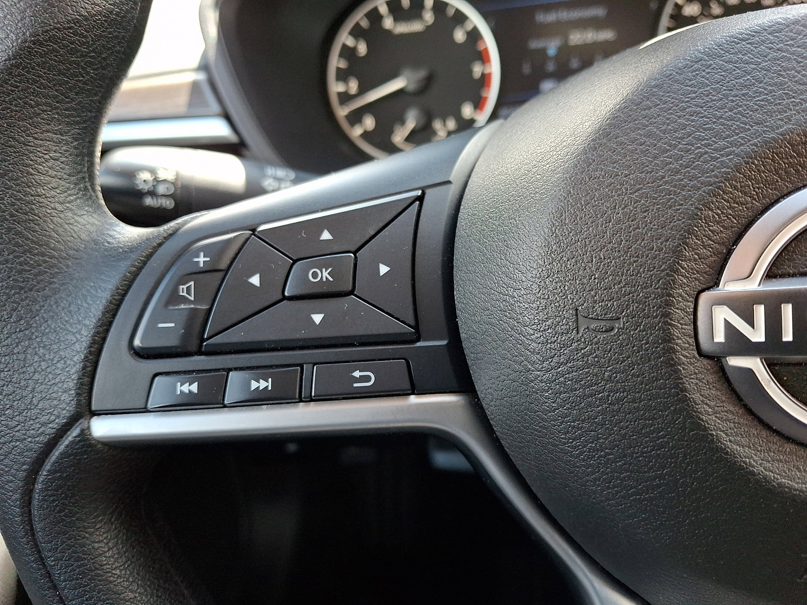 Used 2025 Nissan Altima 2.5 SV FWD image 20