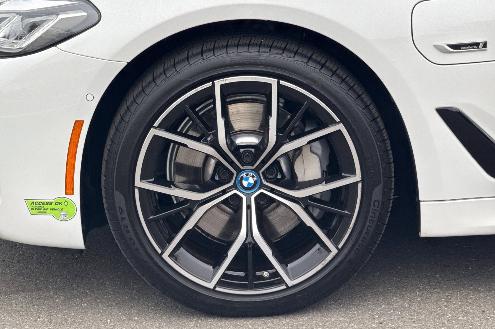 Certified 2023 BMW 530e xDrive w/ M Sport Package image 36