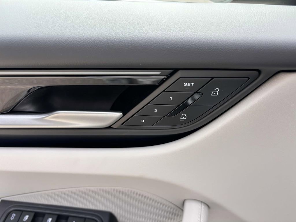 Used 2025 Porsche Macan 4 Electric image 14