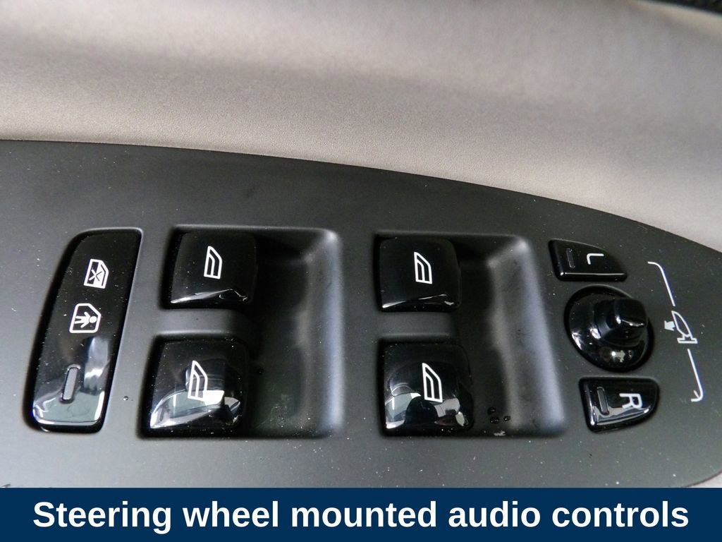 Certified 2025 Volvo XC90 T8 Plus image 11