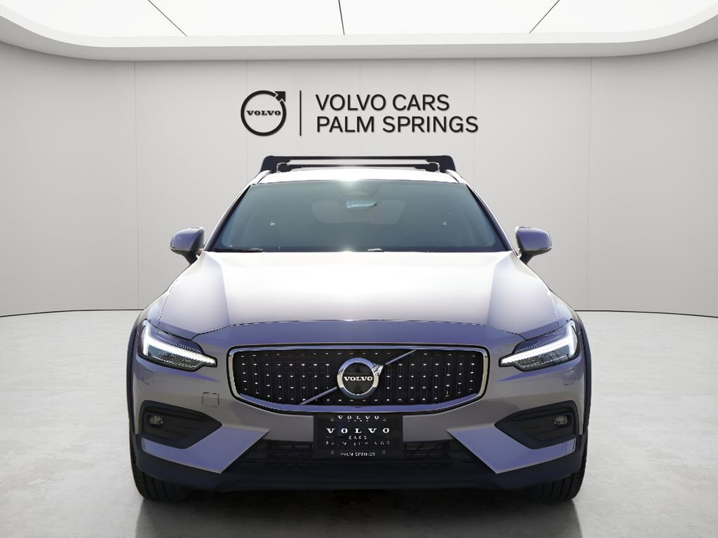 New 2026 Volvo V60 B5 Cross Country Plus w/ Climate Package AWD/4WD image 4