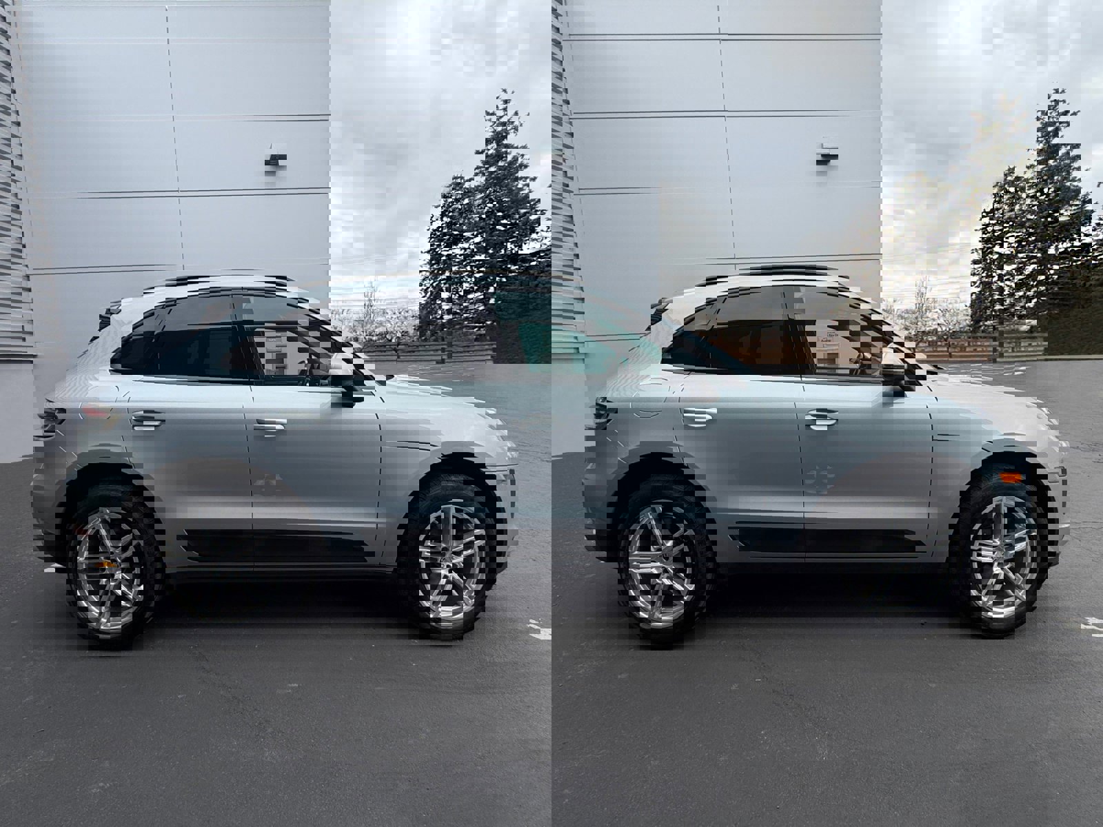 Certified 2020 Porsche Macan image 6