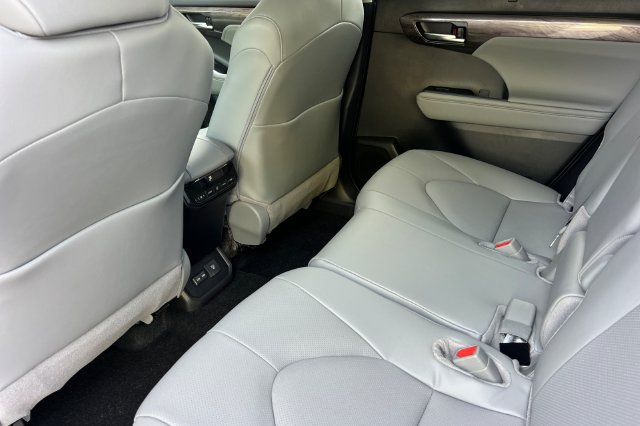 New 2026 Toyota Highlander Limited AWD/4WD image 13