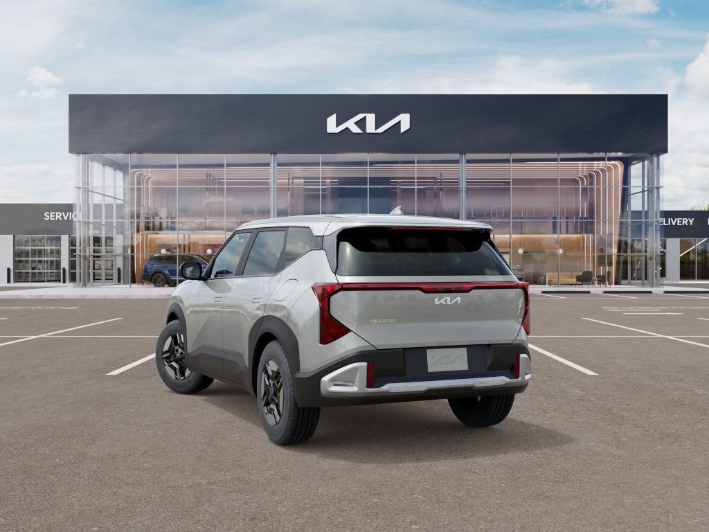 New 2027 Kia Seltos LX FWD image 4