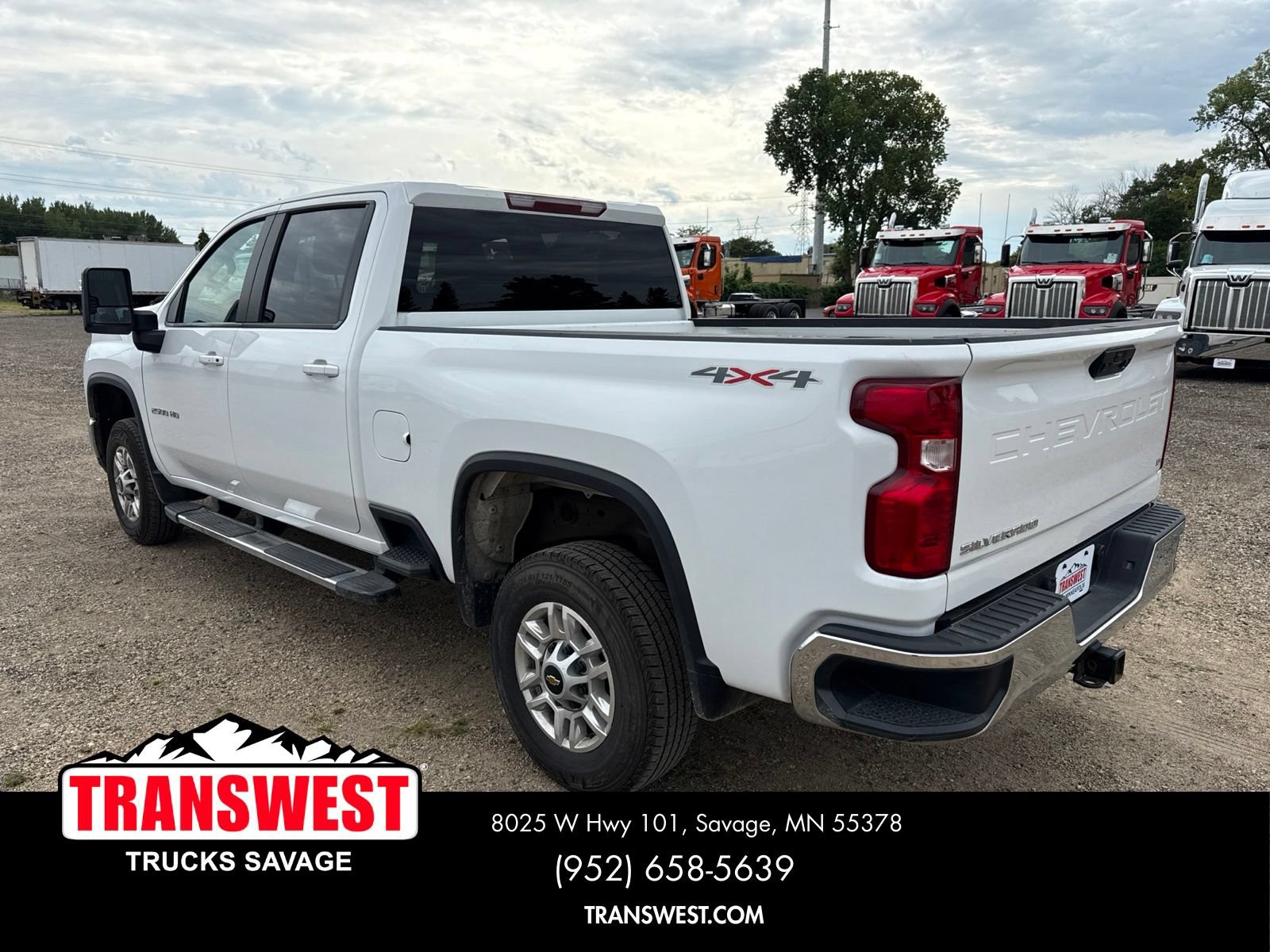 Used 2025 Chevrolet Silverado 2500 LT w/ Convenience Package AWD/4WD image 2