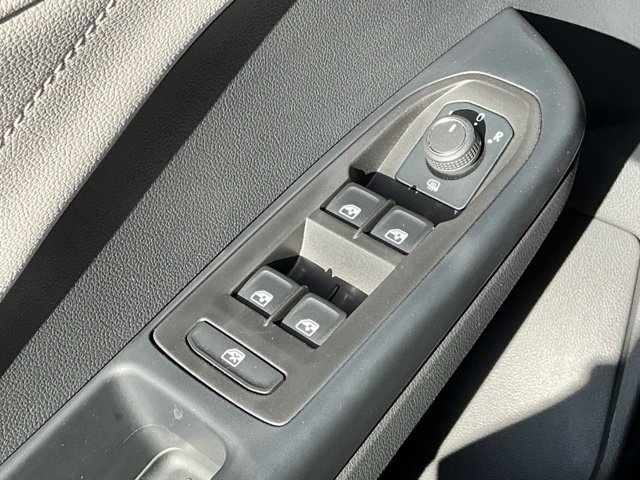 Certified 2025 Volkswagen Taos SEL AWD/4WD image 13