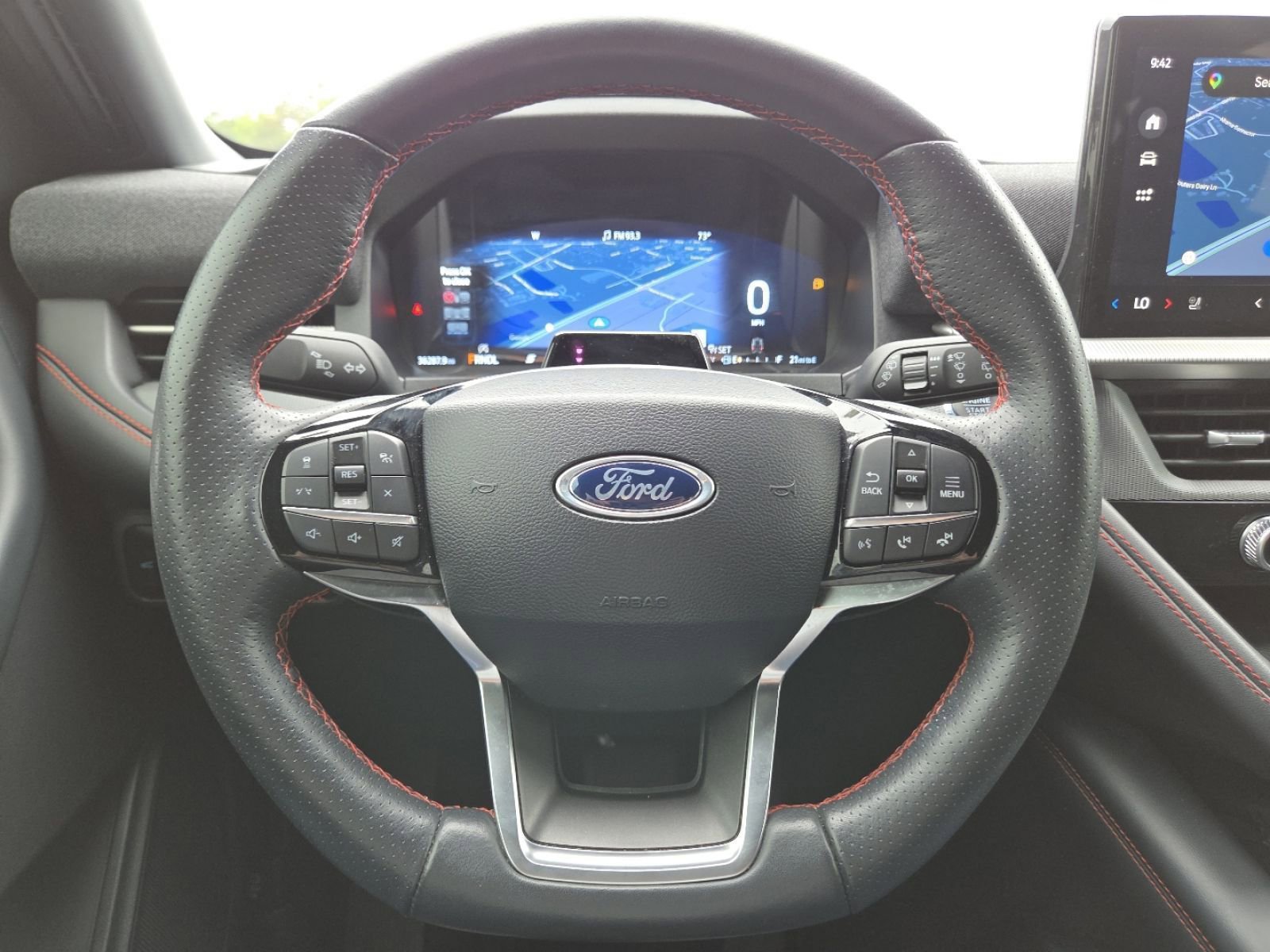 Used 2025 Ford Explorer ST-Line w/ ST-Line Street Pack AWD/4WD image 30
