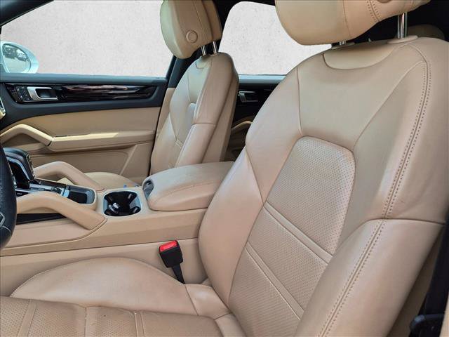 Used 2023 Porsche Cayenne AWD/4WD image 13