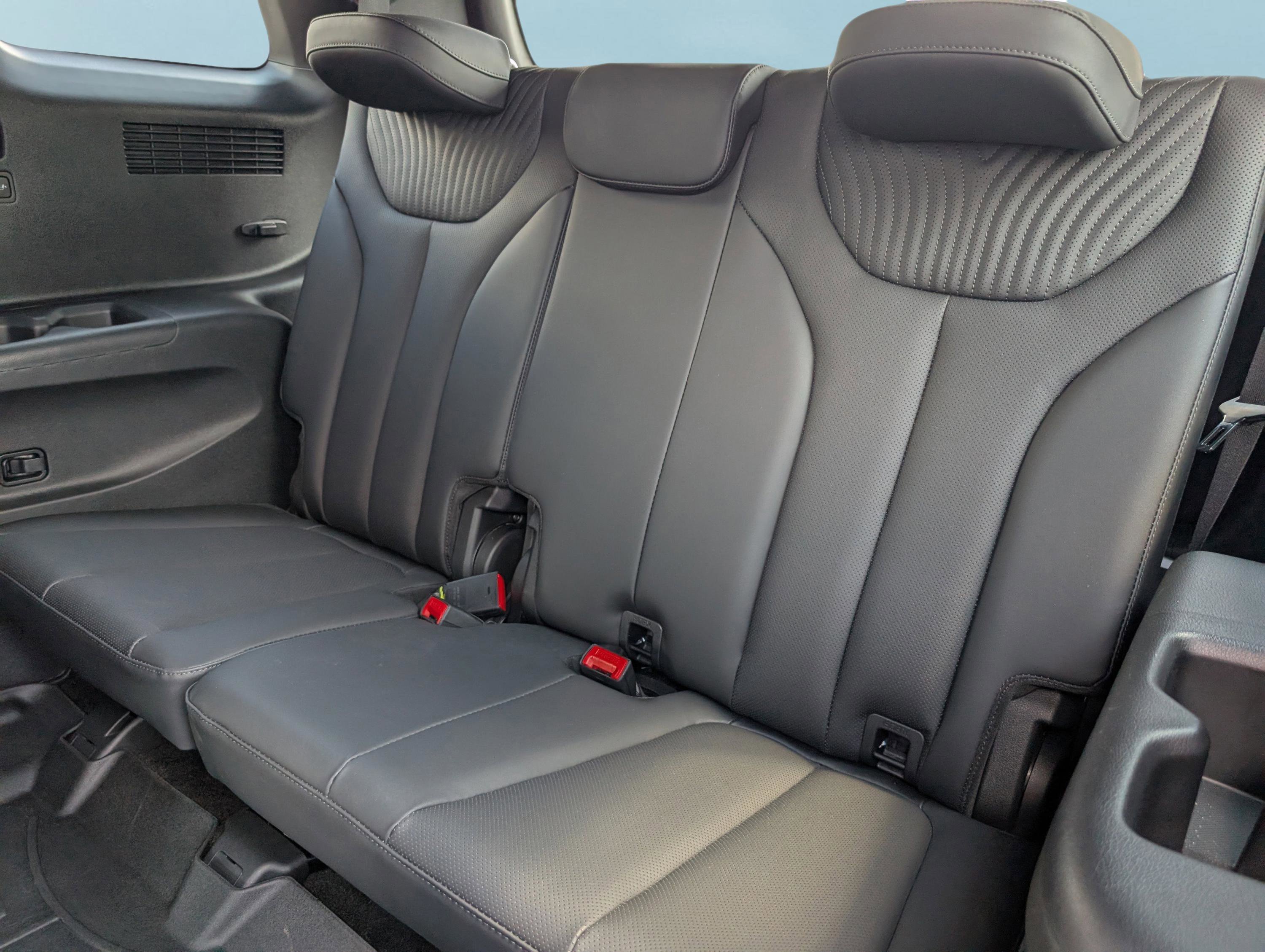 Used 2023 Hyundai Palisade Calligraphy image 14