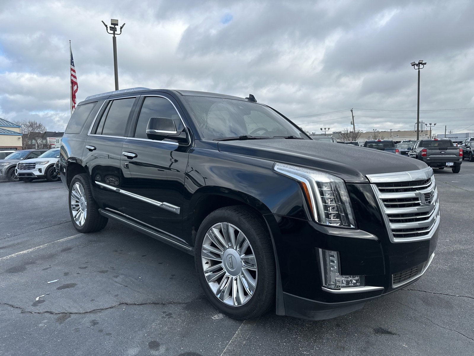 Used 2016 Cadillac Escalade Platinum image 2