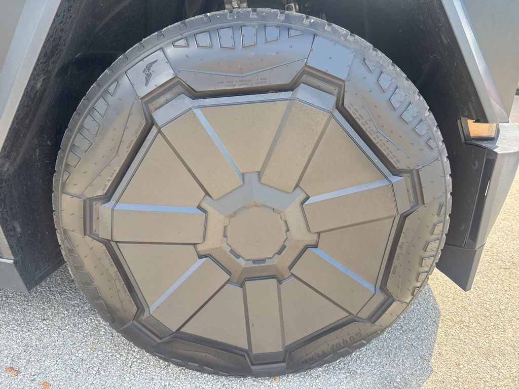 Used 2024 Tesla Cybertruck AWD Crew Cab image 20