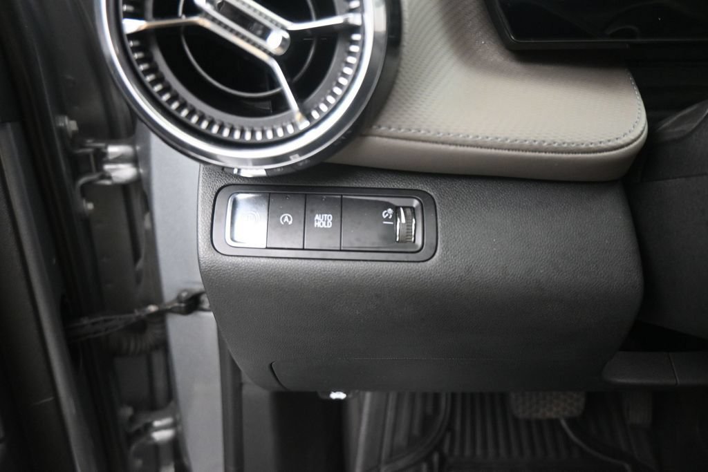 Used 2025 Chevrolet Equinox LT w/ Convenience Package II FWD image 11