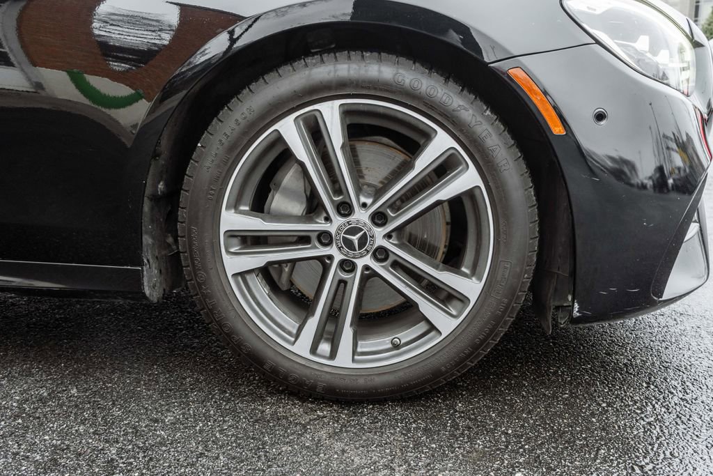 Used 2021 Mercedes-Benz E 350 4MATIC Sedan image 4