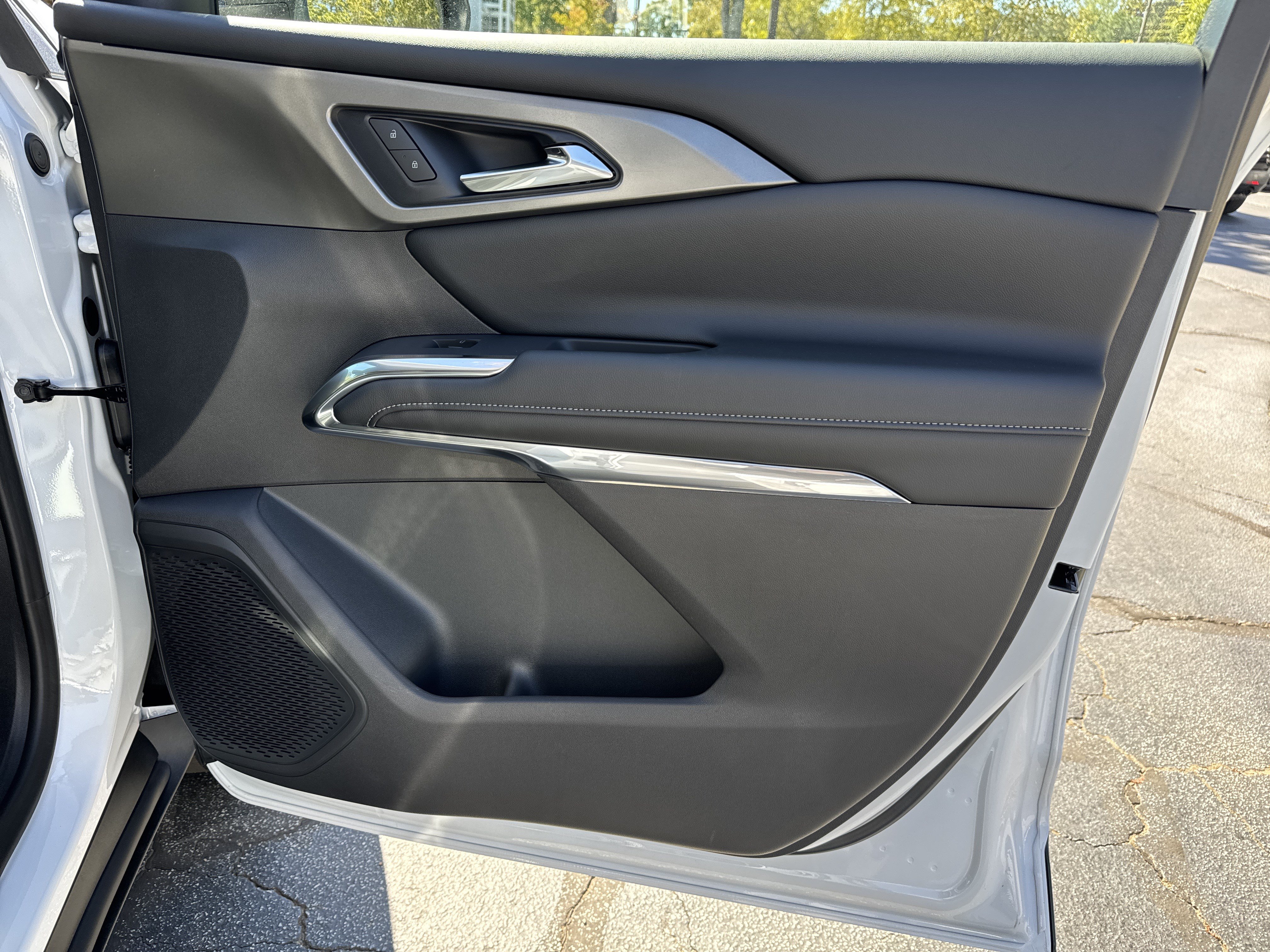 New 2027 Chevrolet Traverse LT w/ LPO, Floor Liner Package FWD image 14