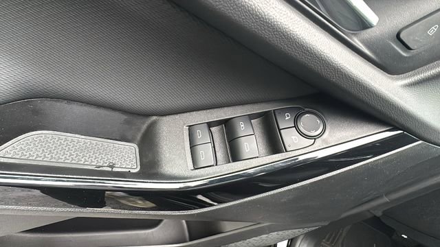 Used 2025 Chevrolet Equinox LT AWD/4WD image 14