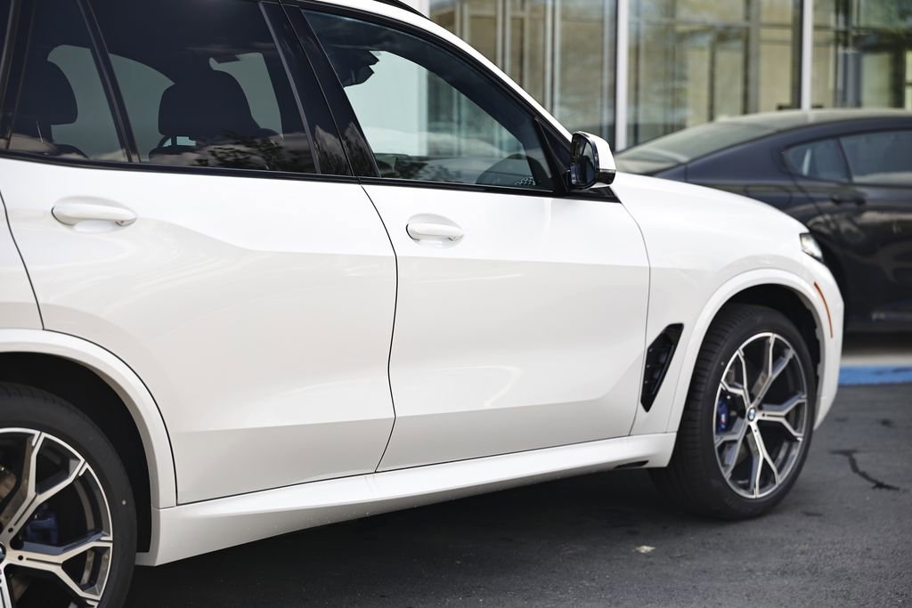 New 2026 BMW X5 xDrive50e w/ M Sport Package image 8