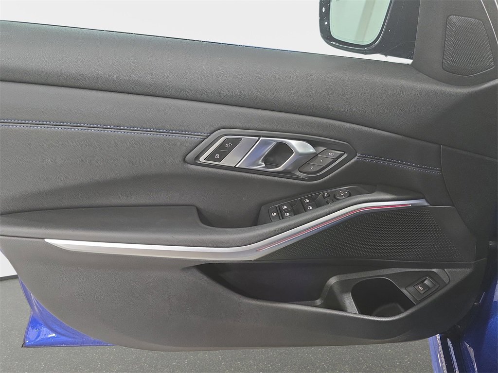 Used 2022 BMW 330i Sedan w/ M Sport Package image 22