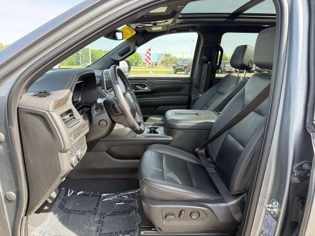 Used 2022 Chevrolet Suburban LT w/ Luxury Package AWD/4WD image 11