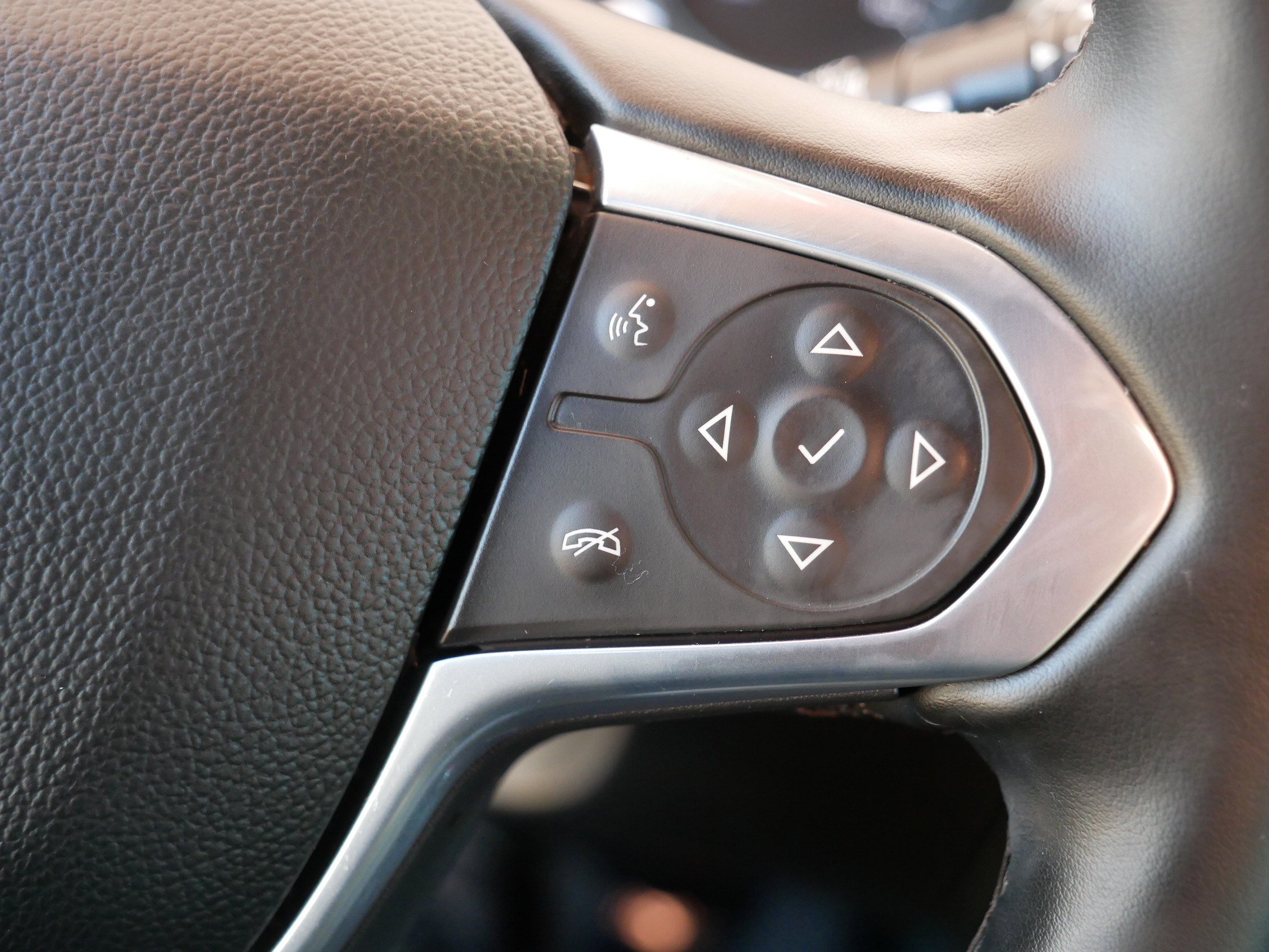 Used 2023 Chevrolet Traverse LT image 29