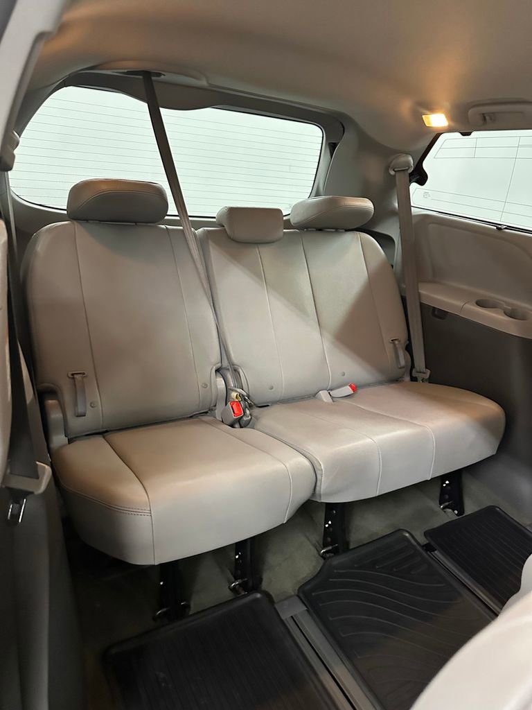 Used 2017 Toyota Sienna XLE Premium w/ Outdoor Package AWD/4WD image 29