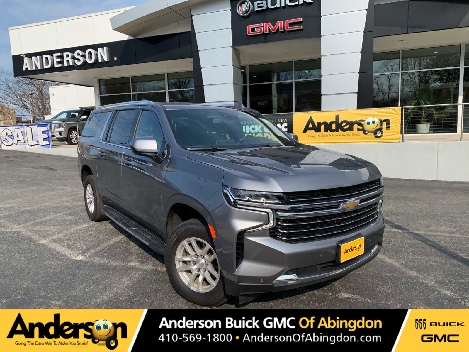 Used 2022 Chevrolet Suburban LT AWD/4WD image 1