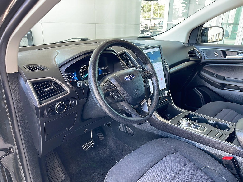 Certified 2024 Ford Edge SE w/ Black Appearance Package AWD/4WD image 11
