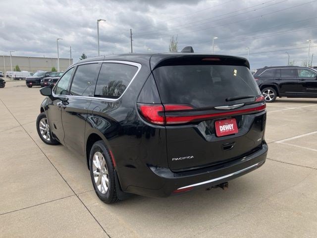 Used 2023 Chrysler Pacifica Touring-L AWD/4WD image 8