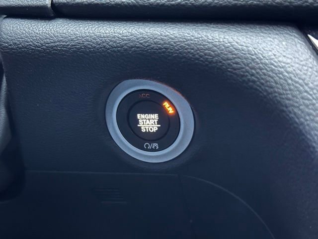 Used 2026 Chrysler Pacifica Limited image 17