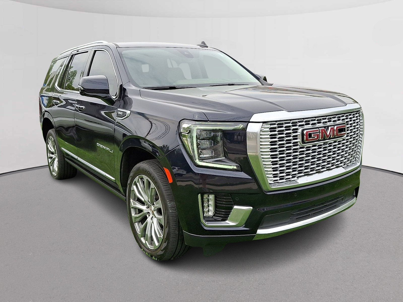 Used 2022 GMC Yukon Denali AWD/4WD image 2