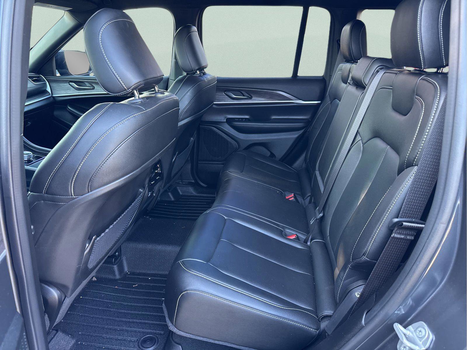 Certified 2024 Jeep Grand Cherokee Limited image 28