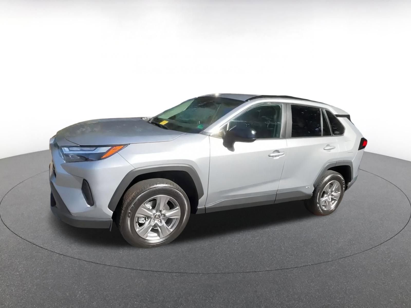 Used 2025 Toyota RAV4 LE image 8