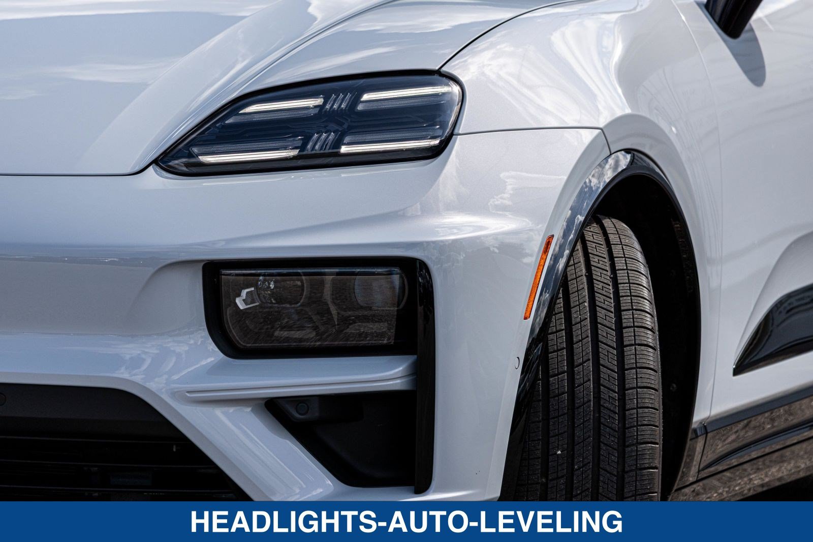 Used 2025 Porsche Macan Turbo Electric AWD/4WD image 38