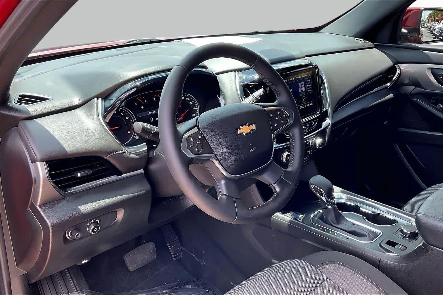 Used 2023 Chevrolet Traverse LT FWD image 14