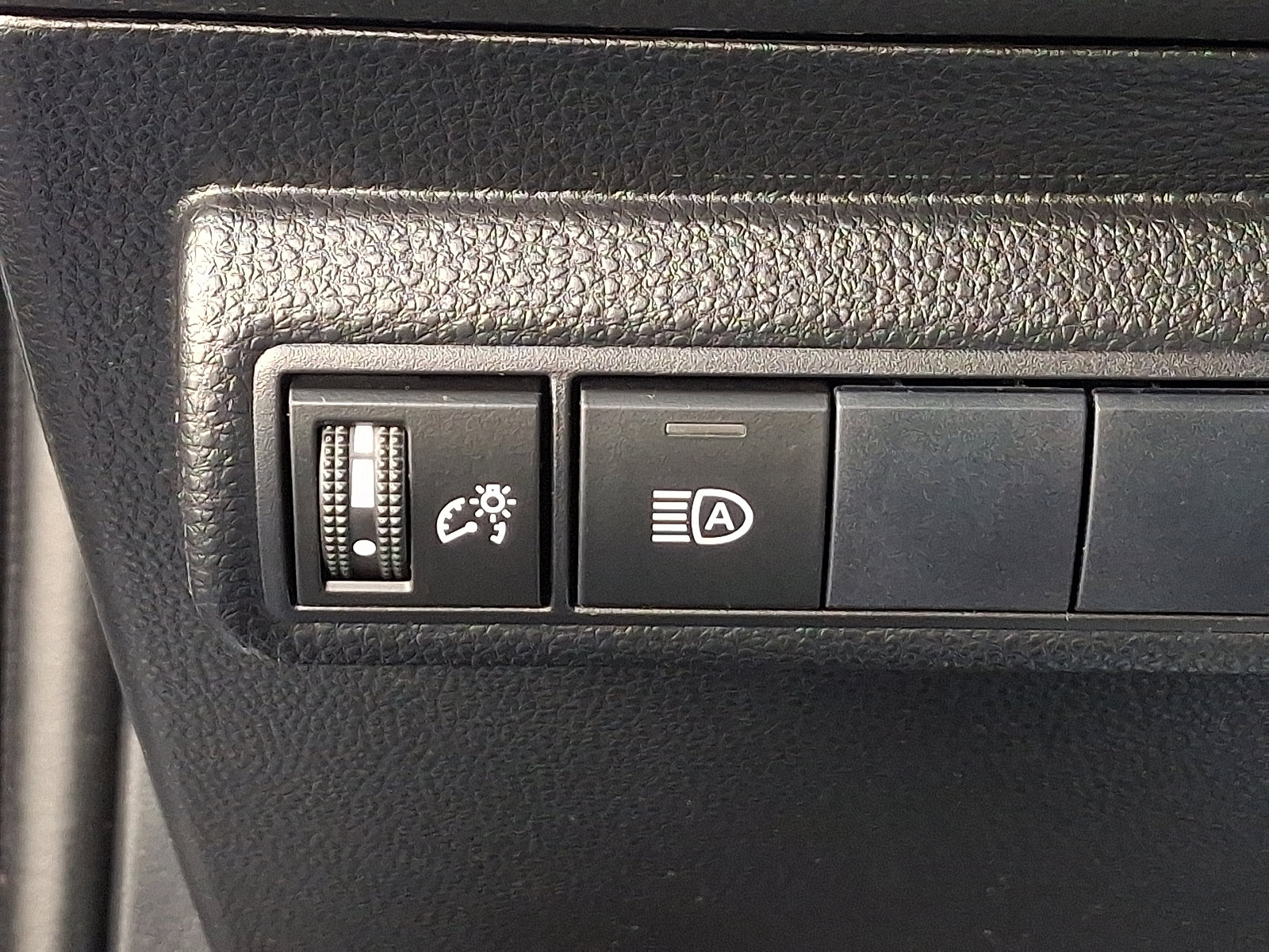 Used 2020 Toyota Corolla LE image 25