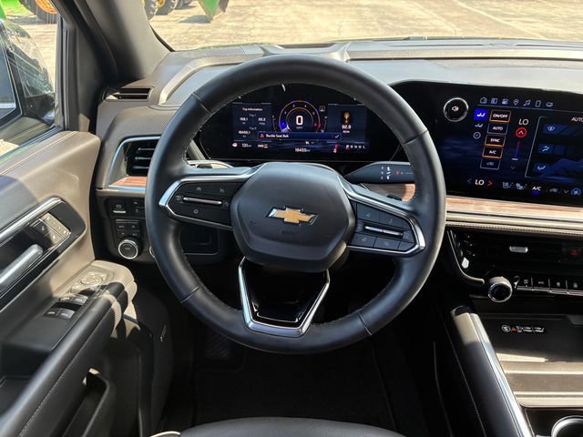 Used 2025 Chevrolet Suburban Premier AWD/4WD image 19