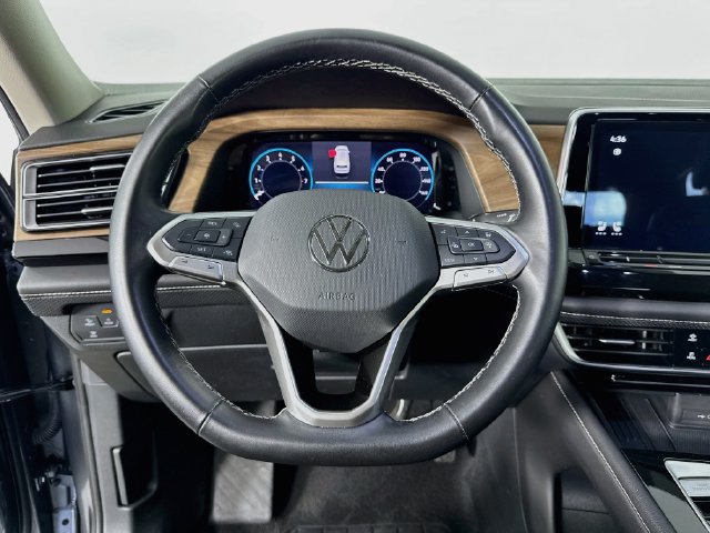 Used 2025 Volkswagen Atlas SE AWD/4WD image 12