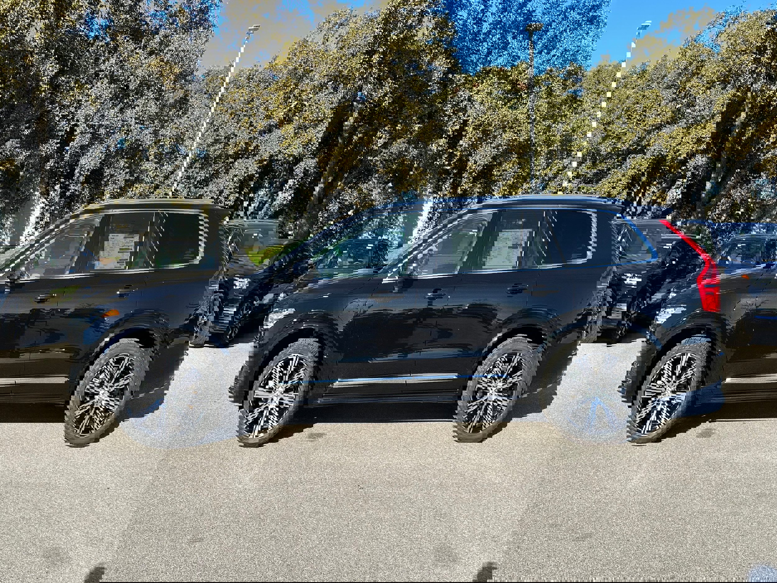 New 2025 Volvo XC90 T8 Plus w/ Protection Package Premier image 3