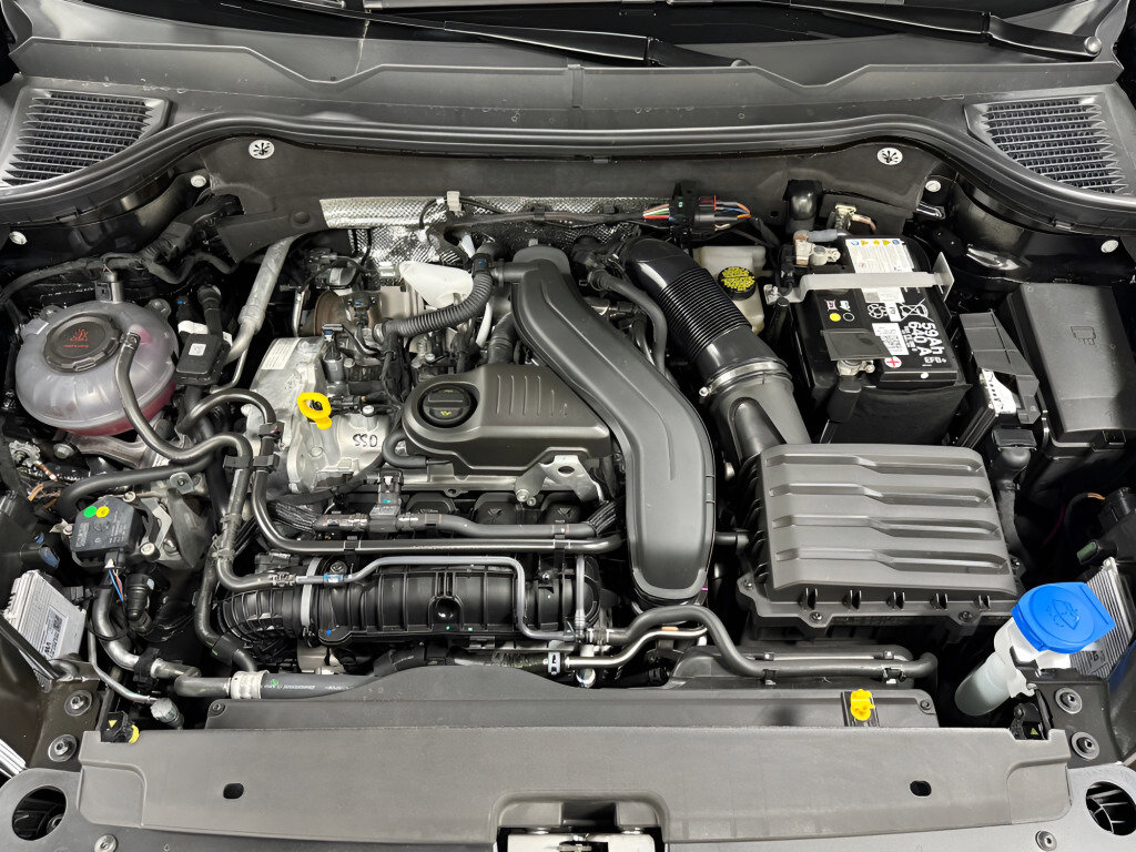 New 2026 Volkswagen Taos SE image 24