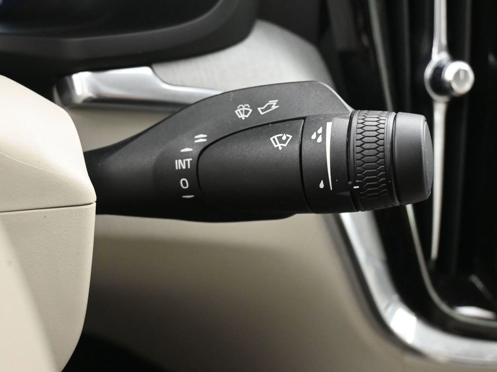 Used 2024 Volvo S60 B5 Ultimate image 17