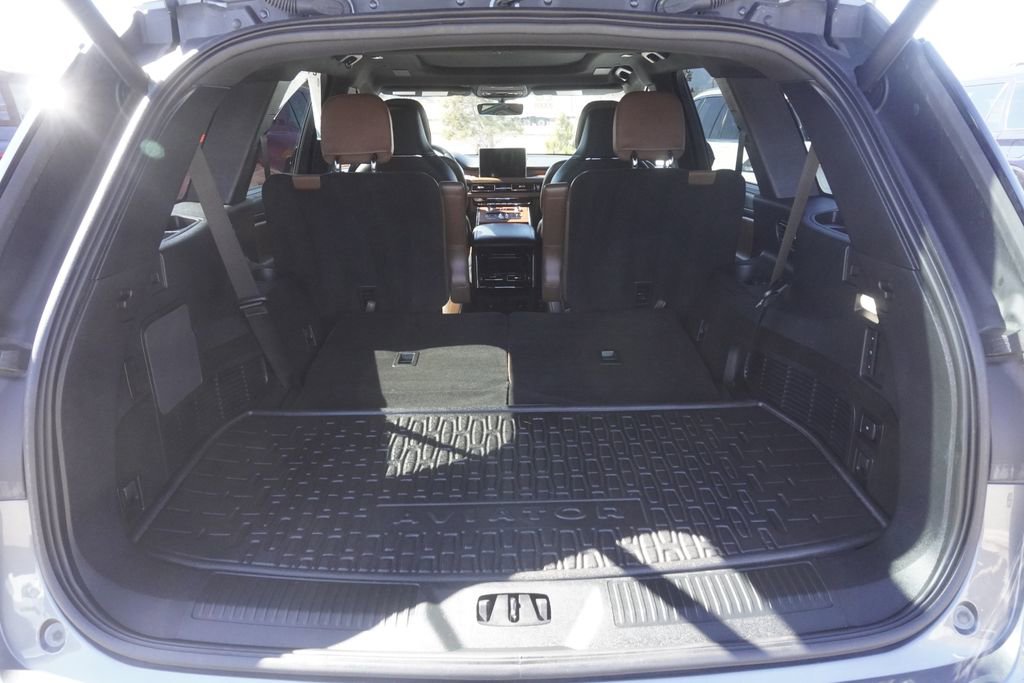 Used 2023 Lincoln Aviator Reserve w/ Equipment Group 201A image 32