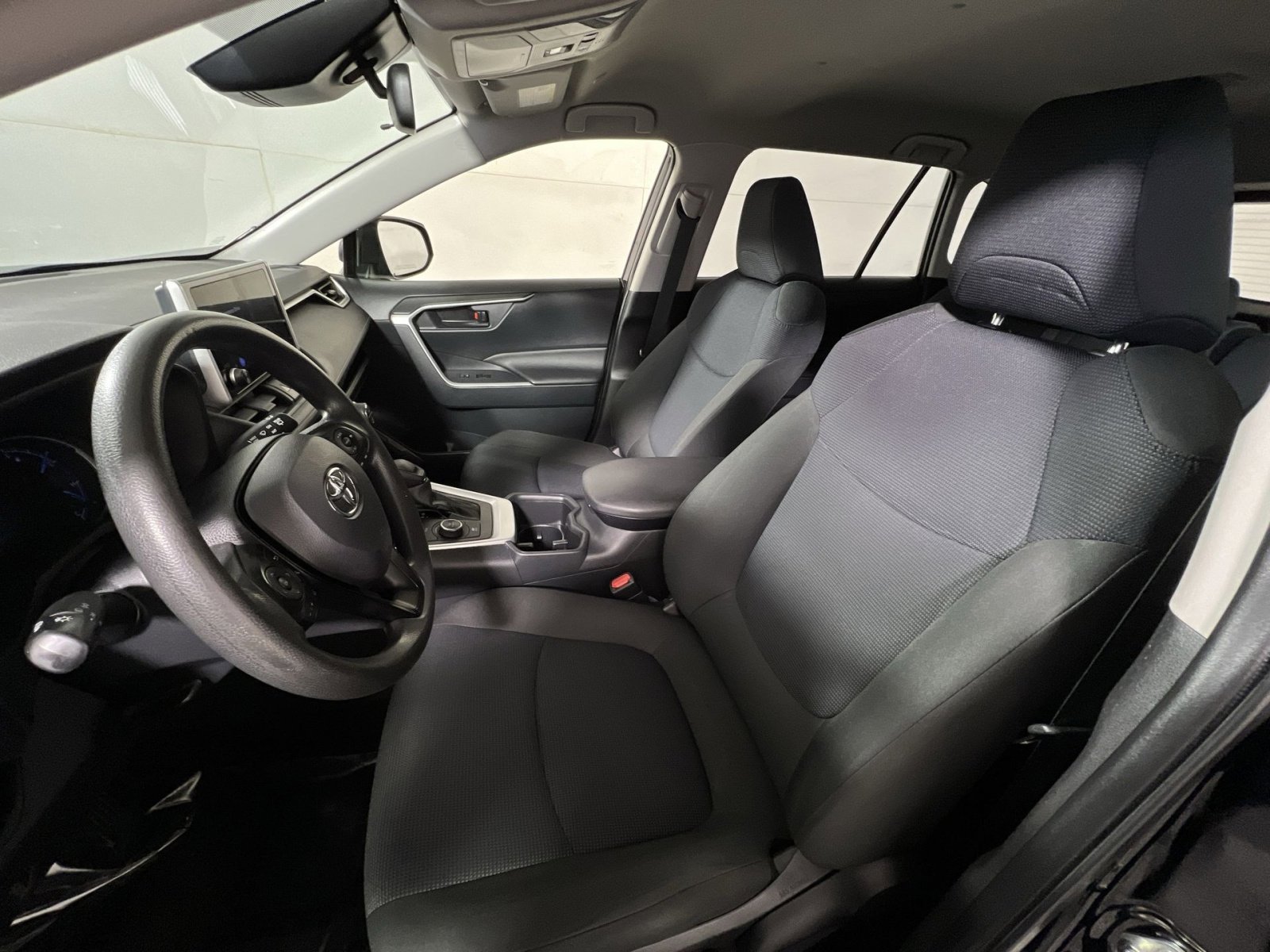 Used 2023 Toyota RAV4 LE image 13