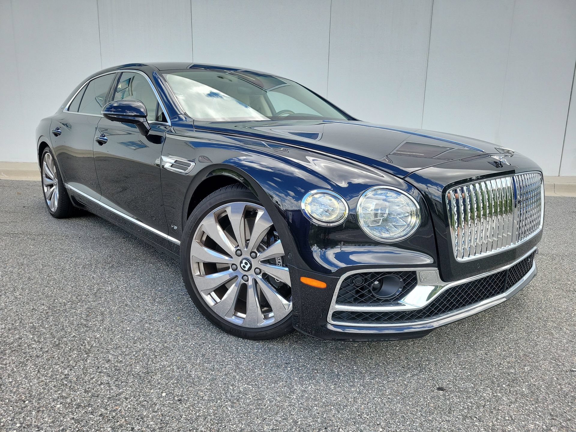Used 2021 Bentley Flying Spur V8 AWD/4WD image 1