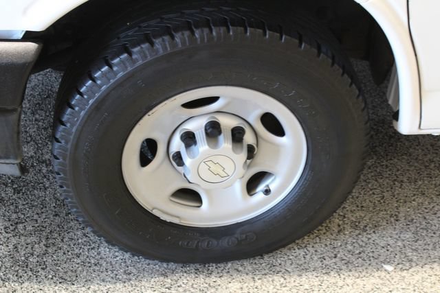 Used 2008 Chevrolet Express 3500 RWD image 24