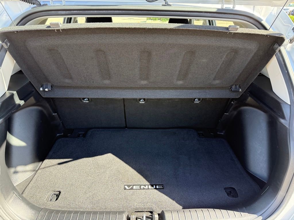 Used 2021 Hyundai Venue SEL FWD image 17