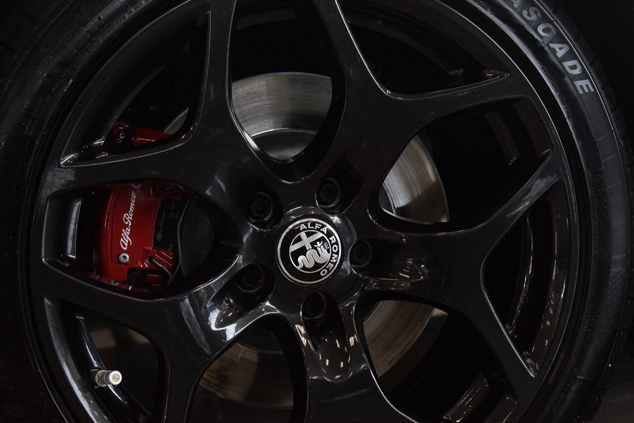 Used 2022 Alfa Romeo Giulia Ti RWD image 21
