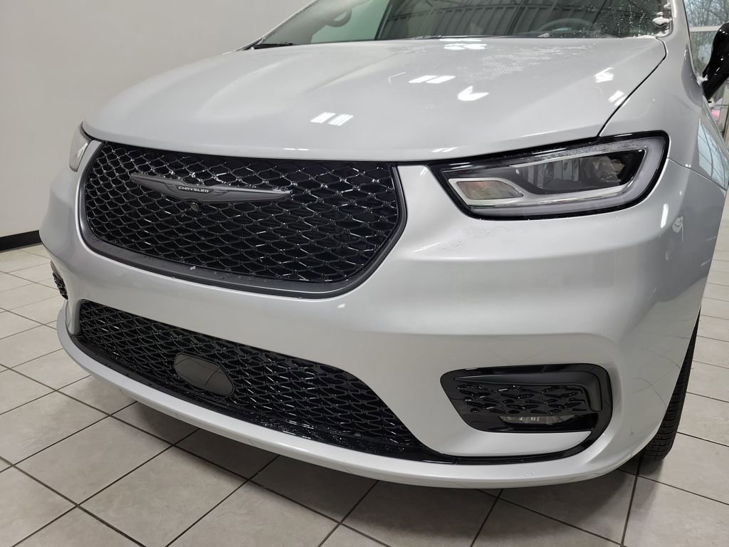 New 2026 Chrysler Pacifica Select w/ S Appearance Package image 21